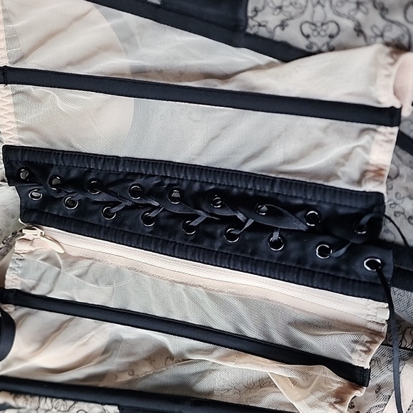 Victoria's Secret lace corset lace up like new condition 36D - Picture 2 of 10